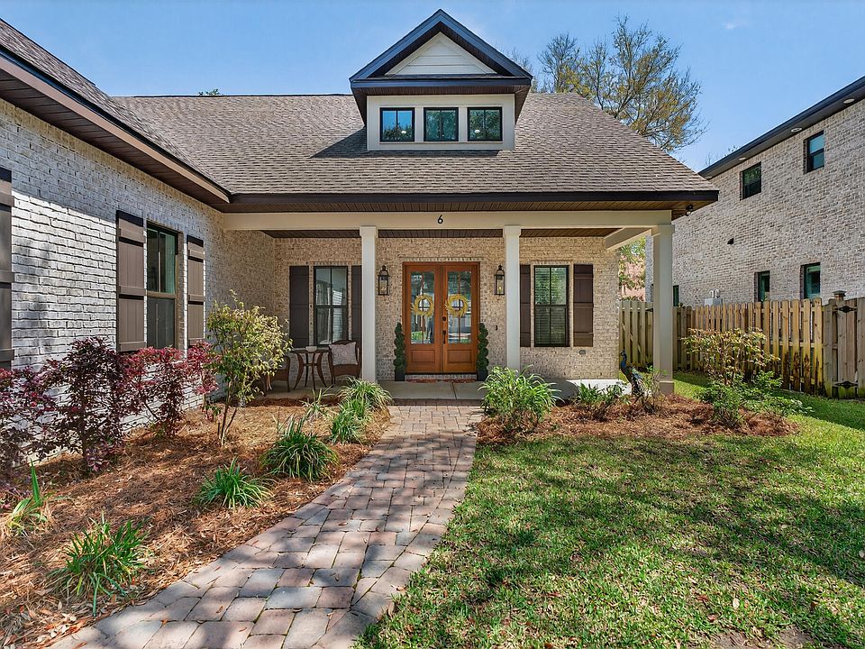 1st image of 6 Plantation Oaks Dr