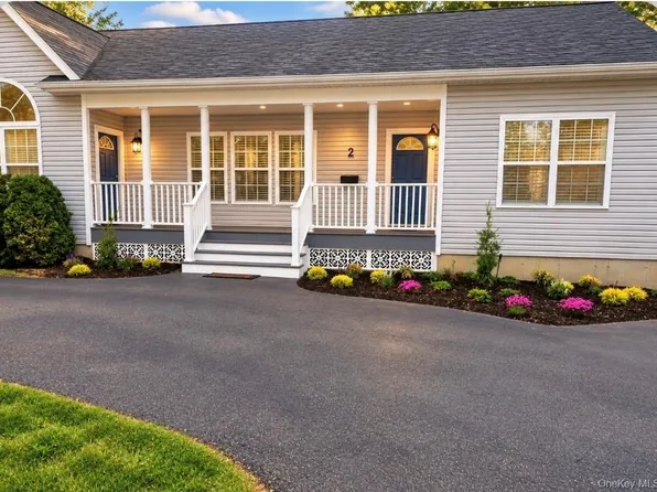 2 Lincoln Avenue, Islip Terrace, NY 11752