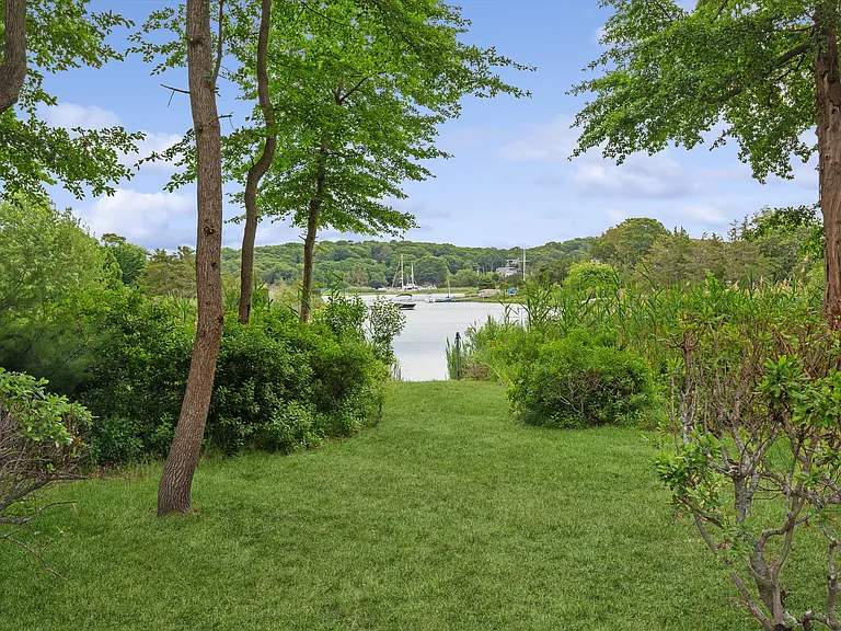 28 Oyster Shores Rd — Photo 2