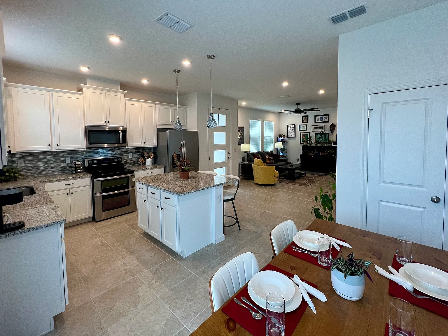 3 bed, 2.5 bath, 1611 sqft, $1,950 — Photo 4