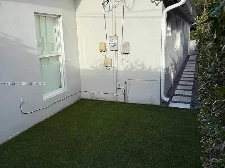 400 Miller Rd — Photo 4