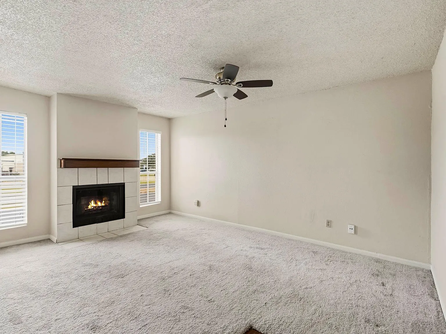 1 bed, 1.0 bath, 698 sqft, $925 — Photo 3