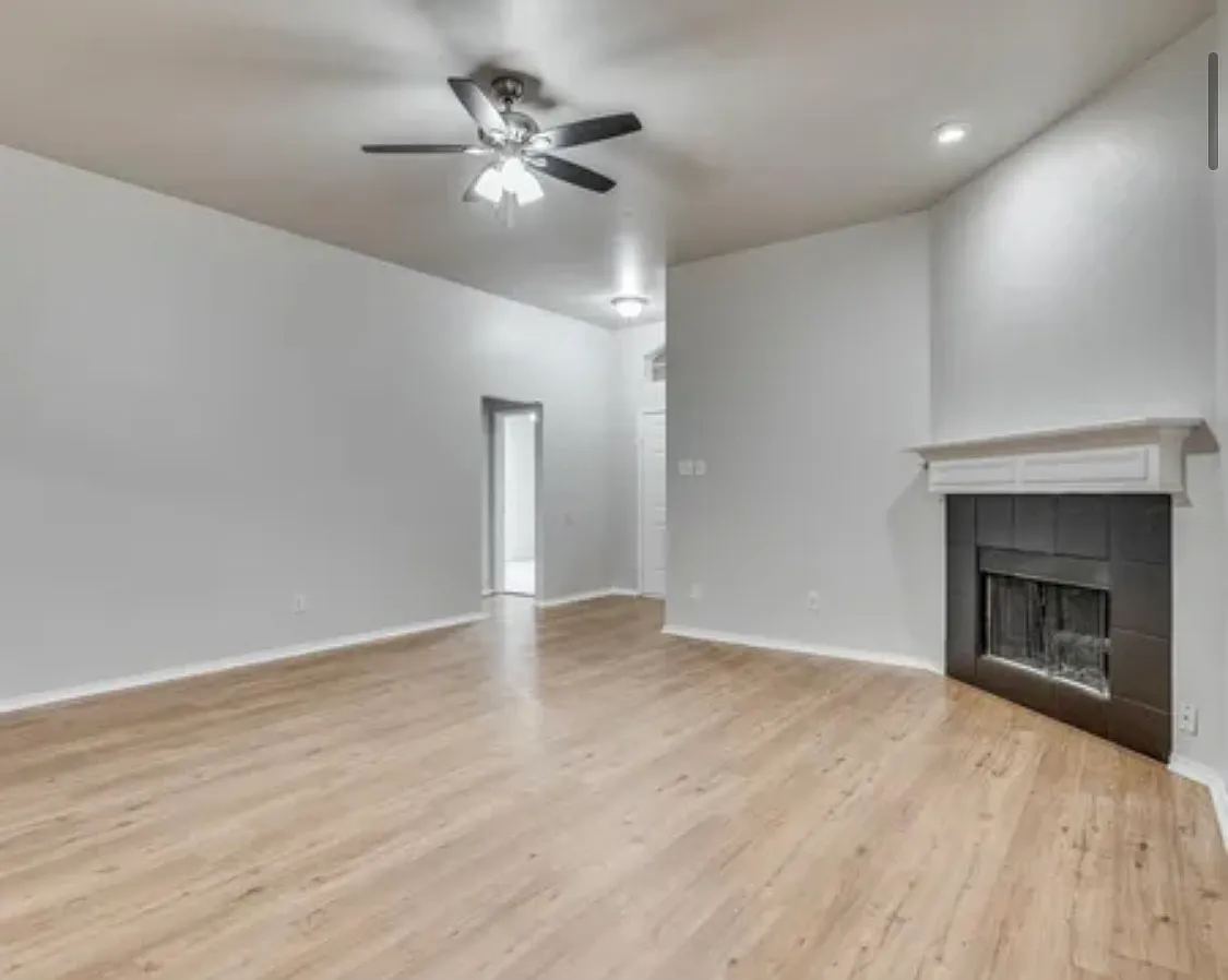 4 bed, 2243 sqft, $2,400 — Photo 4