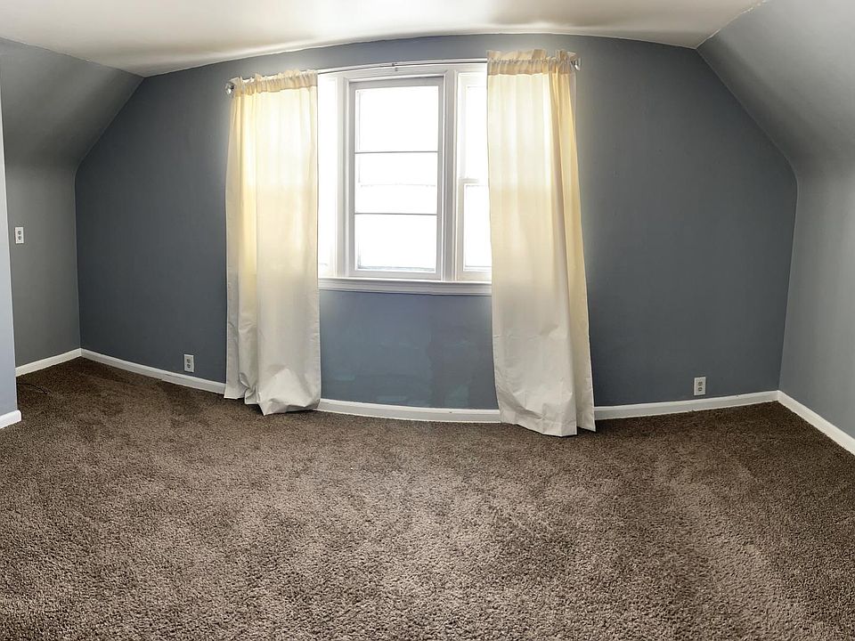1st image of 76 Woodcrest Dr Floor 2