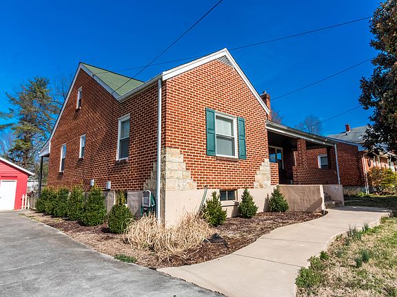 2nd image of 2528 Lyndhurst St NW