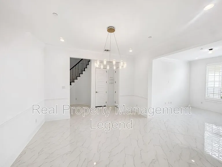 809 Jamestown Ln — Photo 22
