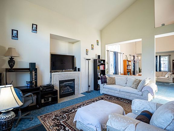 3rd image of 2518 Jamaica Way