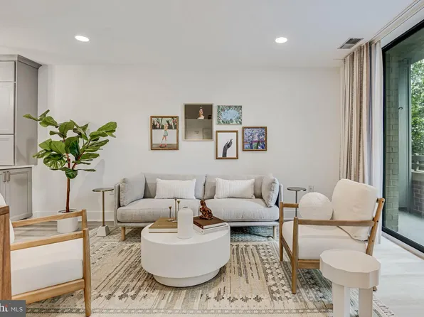 1200 N Hartford St APT 310, Arlington, VA 22201