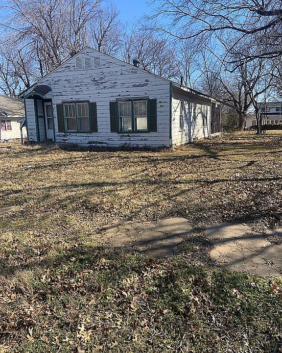 2nd image of 213 NW 2nd St