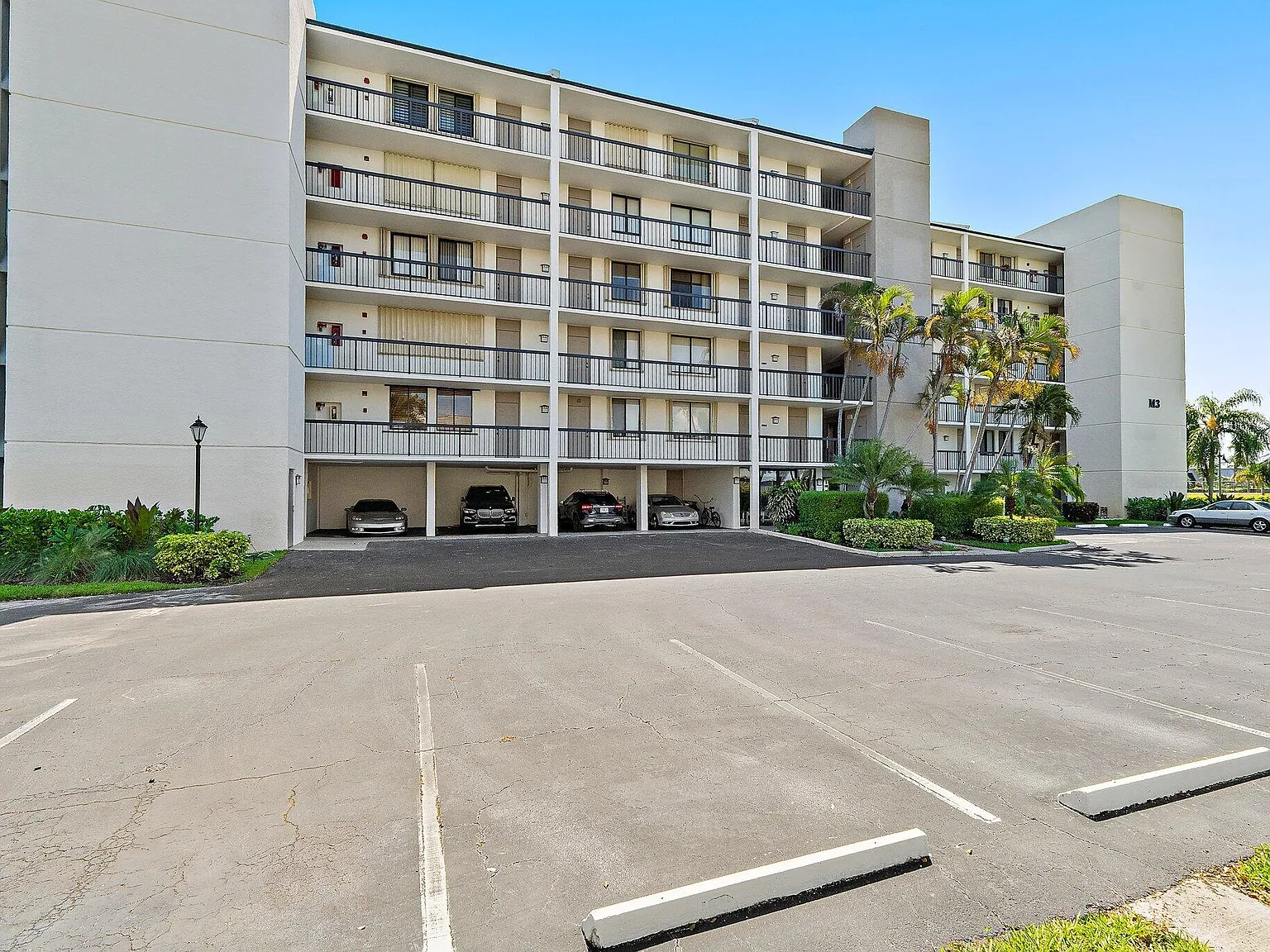 2 bed, 3.0 bath, 1800 sqft, $7,000 — Photo 3