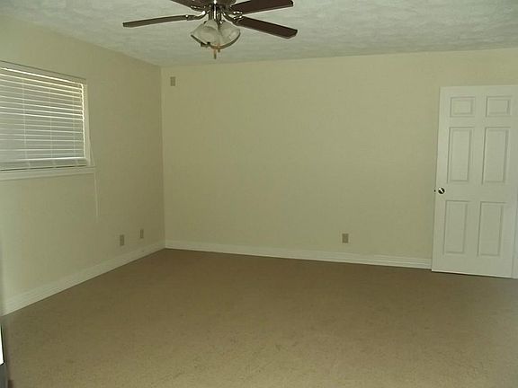 4th image of 2600 Country Club Dr