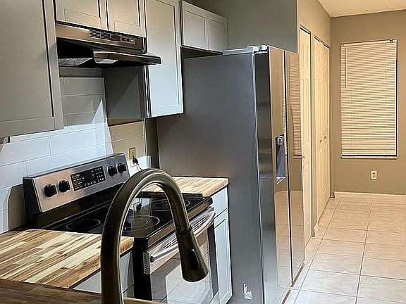2nd image of 2252 Grenwich Ave #2252