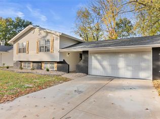 19 Oak Valley Dr, Saint Peters, MO 63376