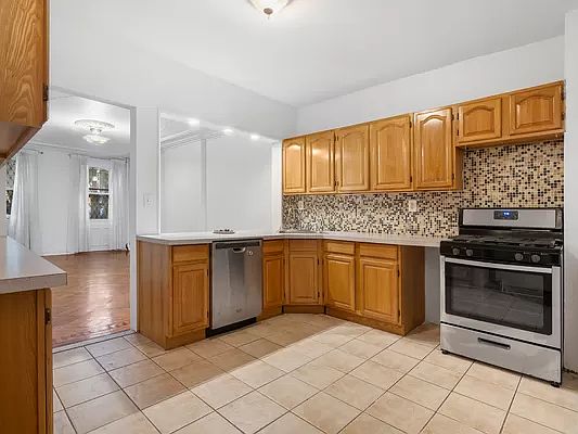 4th image of 418 Grand Ave APT 1