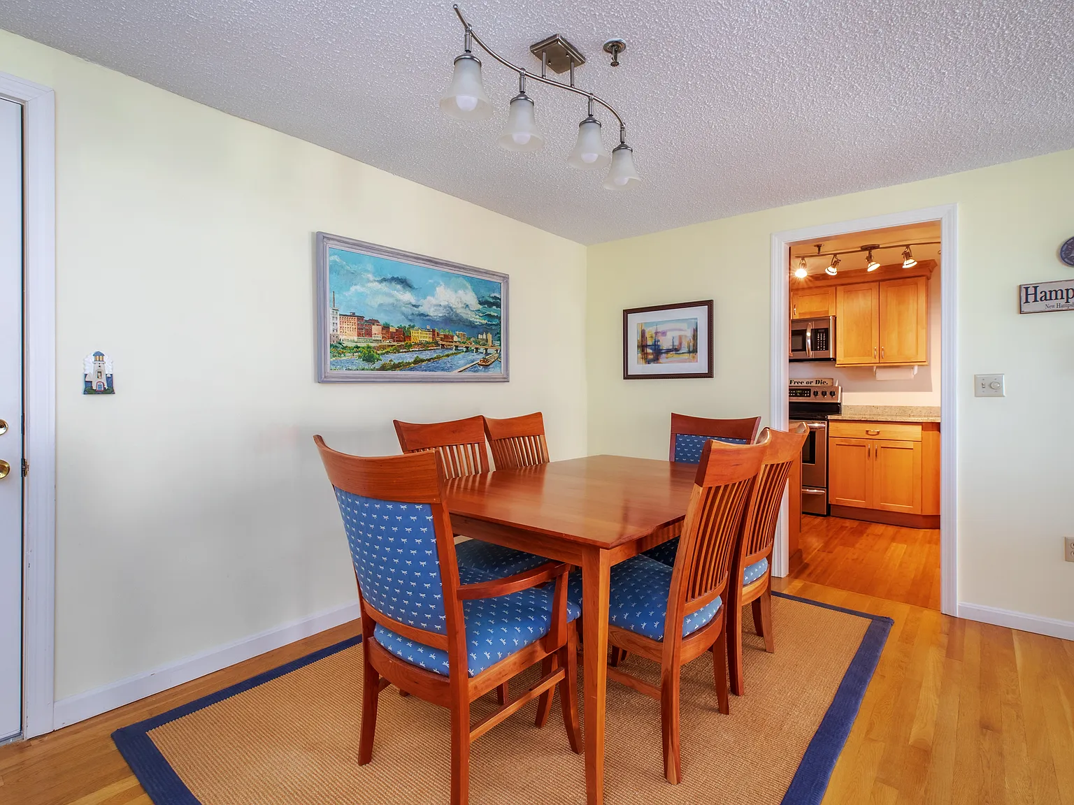2 bed, 989 sqft, $2,500 — Photo 3