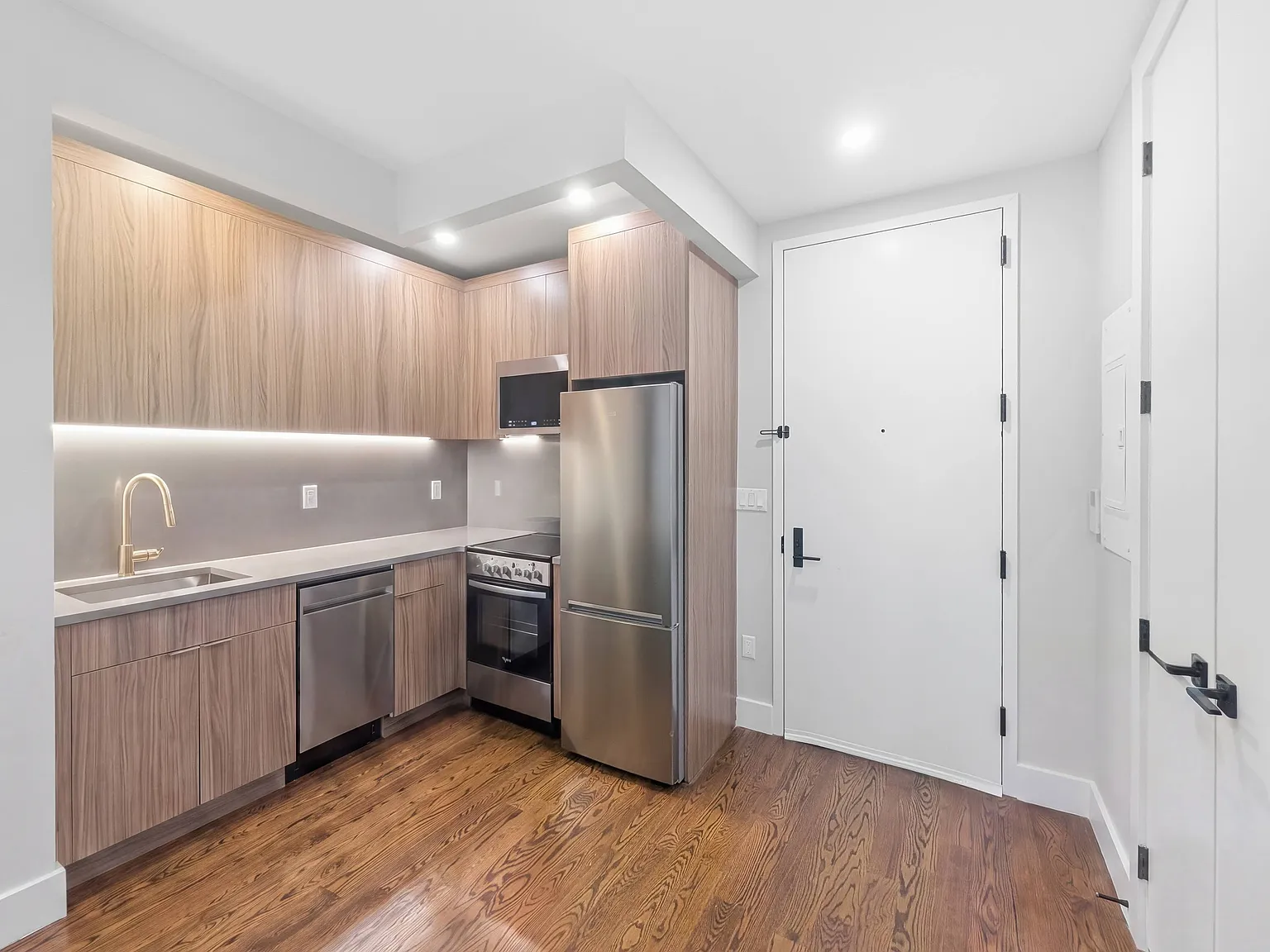 11-24 31st Drive — Photo 3