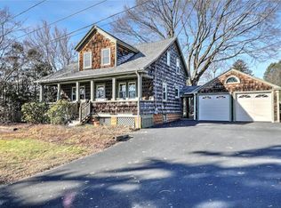 121 Mark Wood Dr, Barrington, RI 02806