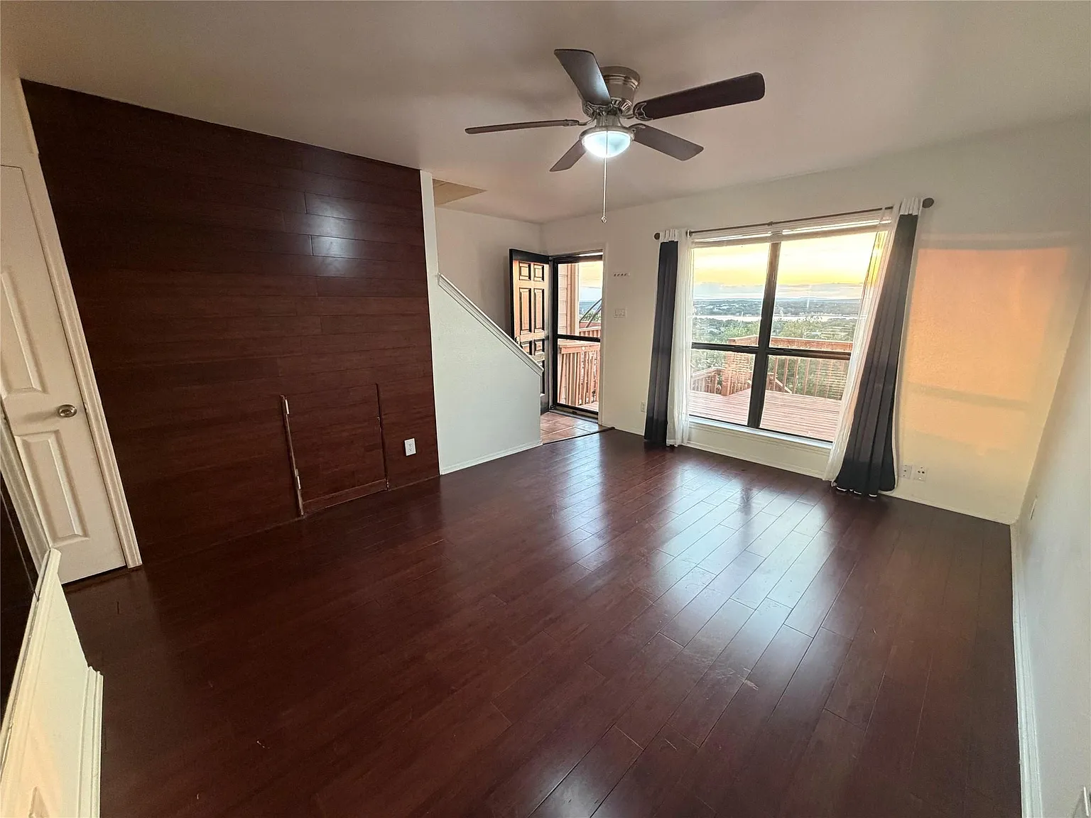 2 bed, 1.5 bath, 896 sqft, $1,250 — Photo 3