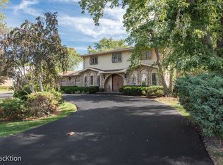 23061 N Apple Hill Ln, Prairie View, IL 60069