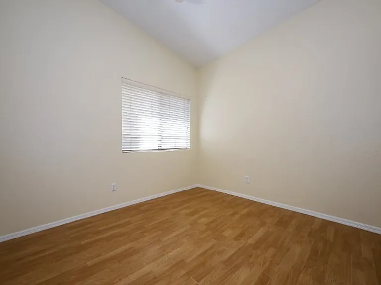 1656 W Wood Crest Ct — Photo 13