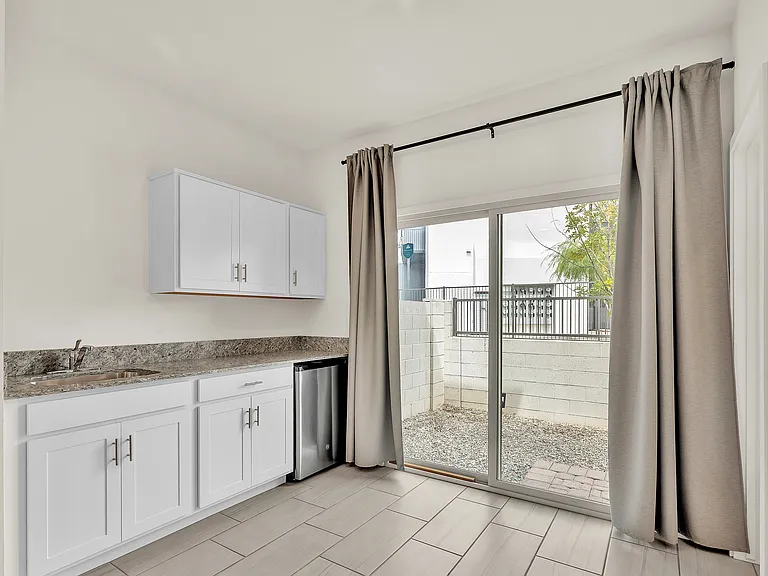 2272 W Harmont Dr — Photo 23