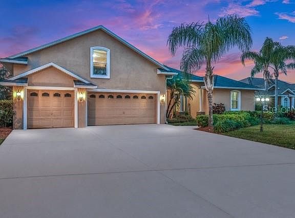 3rd image of 727 Citrus Wood Ln