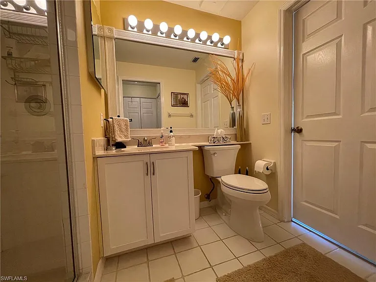 1070 Woodshire Ln #E204 — Photo 18