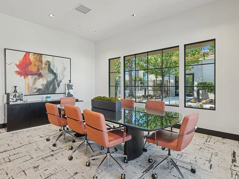 Rendezvous Apartments — Photo 18