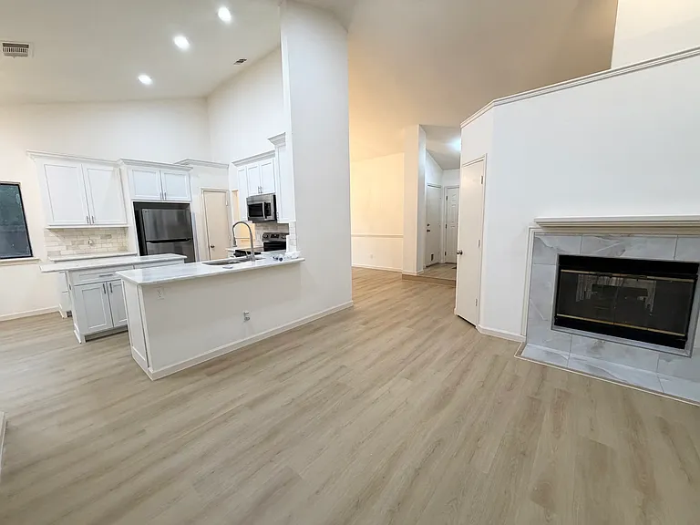 3308 Meadowview Dr — Photo 5