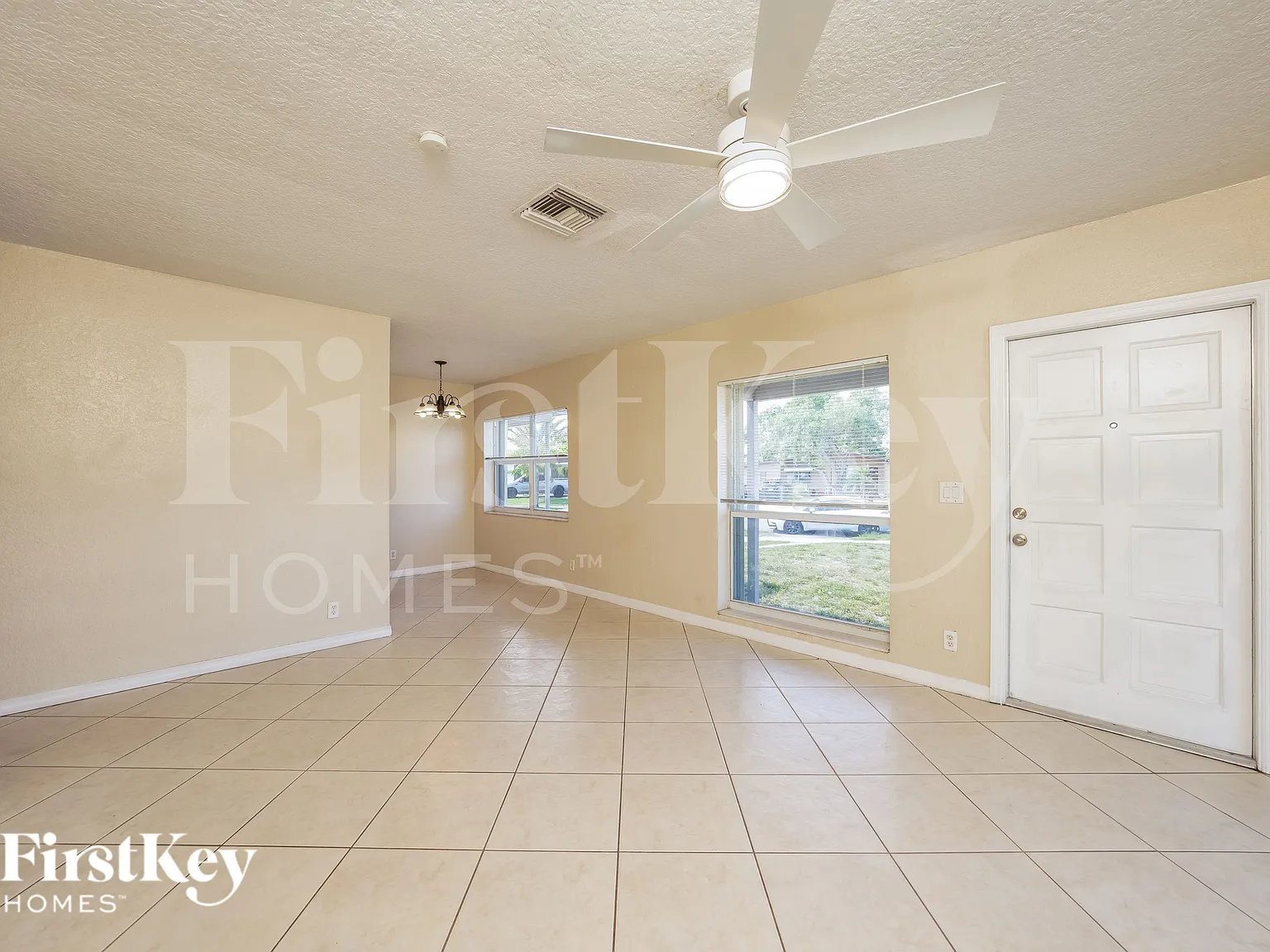 3 bed, 1.0 bath, 925 sqft, $2,355 — Photo 4