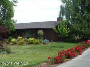 3371 Ashue Rd, Wapato, WA 98951