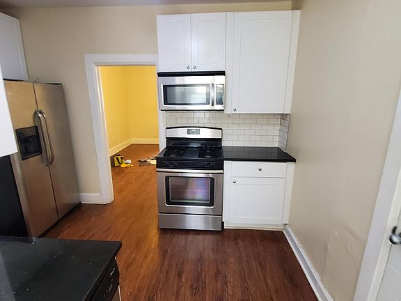 3rd image of 1122 W 18th Pl #3