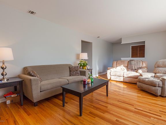 5th image of 78 Archer Ave S