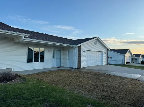 1117 Lakota Ln, Bismarck, ND 58504