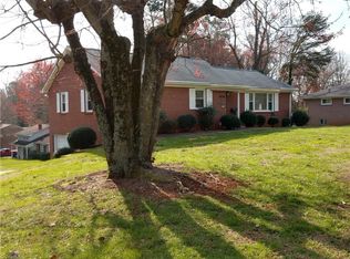 5117 Williamsburg Rd, Winston Salem, NC 27106