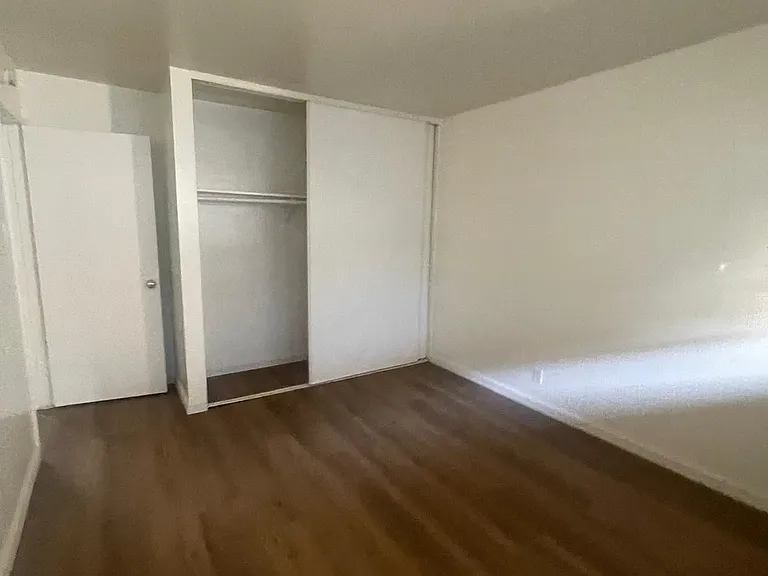 210 Flanders Ct — Photo 9