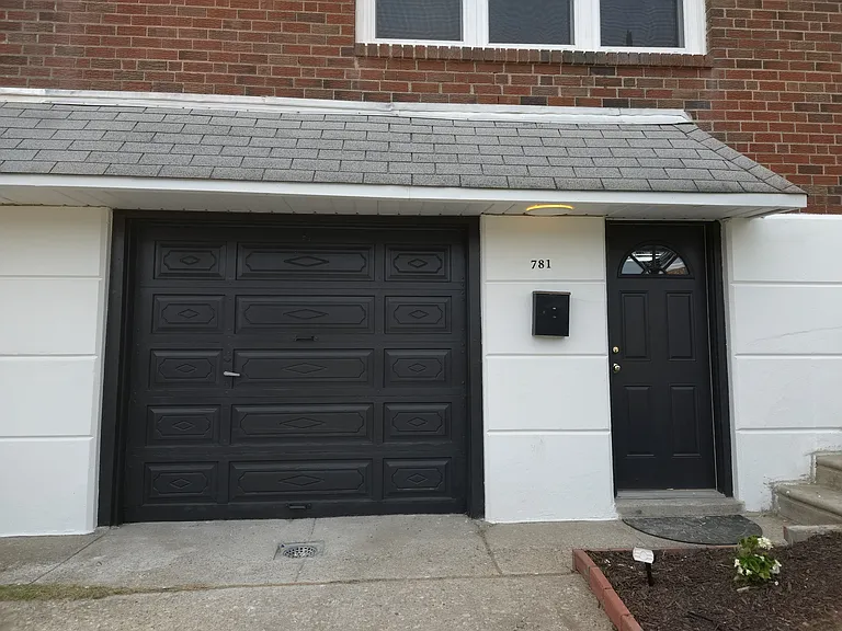 781 Livezey Ln — Photo 20