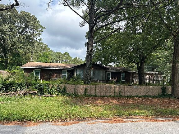 3rd image of 2330 Shoals Dr NE