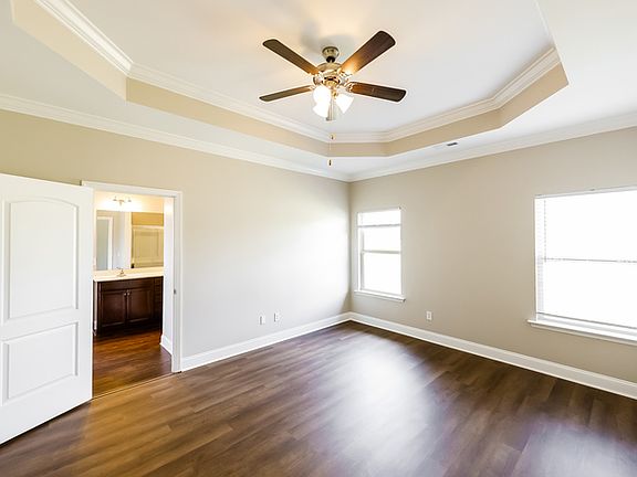 5th image of 306 Addison Ct