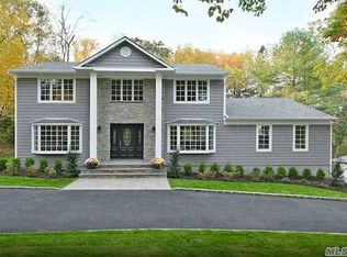 41 Hunting Hill Dr, Dix Hills, NY 11746