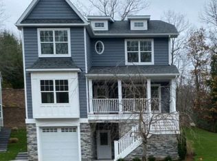6 Piccadilly Ct, Port Jefferson, NY 11777