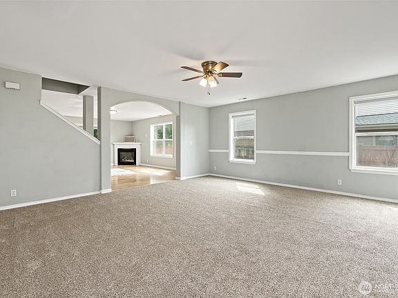 3rd image of 908 Daffodil Avenue NE