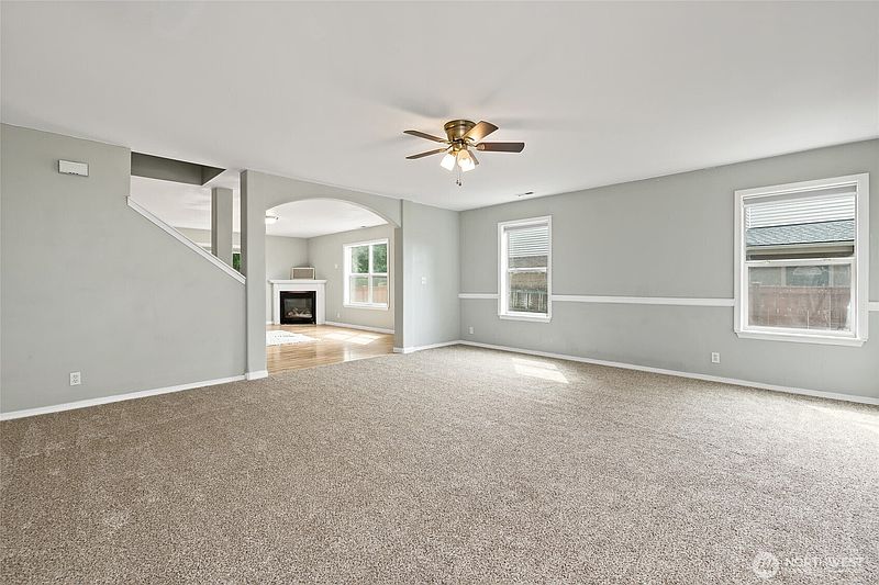 3rd image of 908 Daffodil Avenue NE