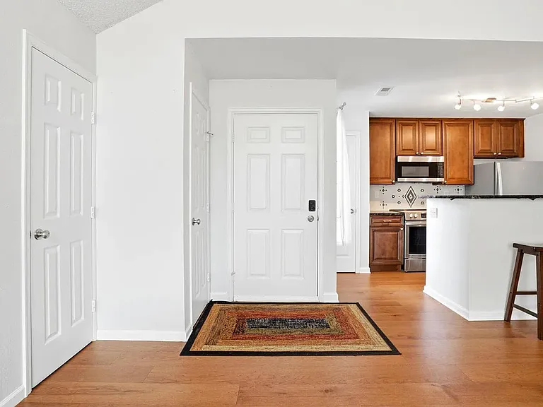 4837 White Rock Cir #H — Photo 1