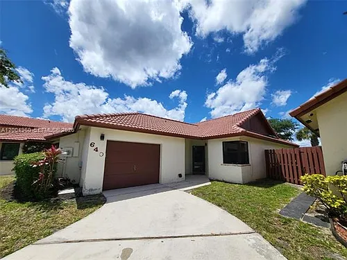 640 SW 113th Ter Photo 1