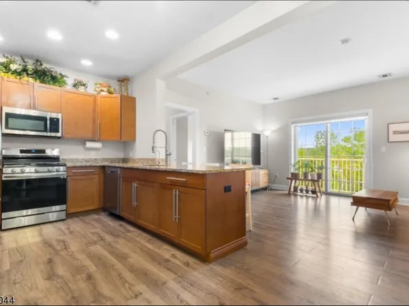 3410 Windsor Park Ct, Englewood City, NJ 07631