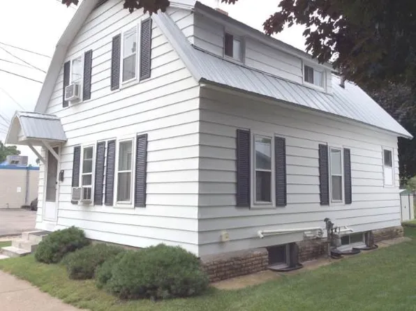 319 W 12th St, Winona, MN 55987