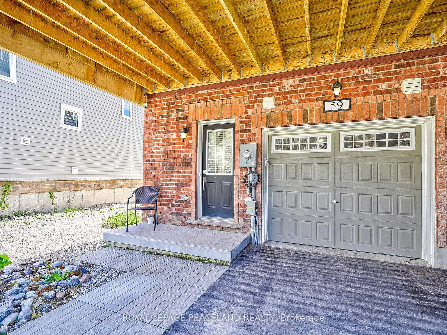 4 bed, $2,400 — Photo 2