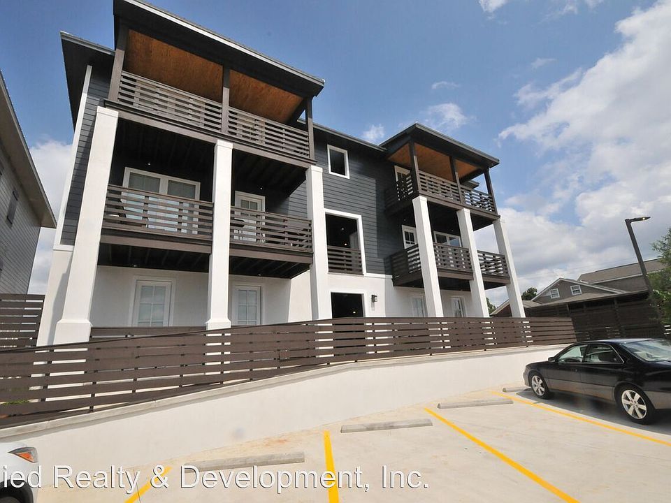 2nd image of 930 22nd Ave E APT 1