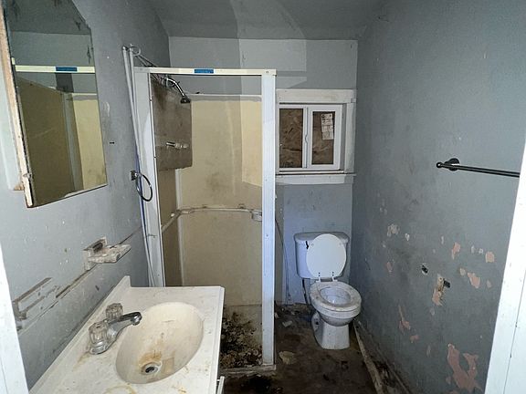 3rd image of 412 N Tacoma Ave